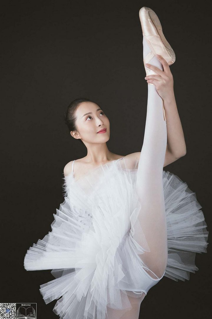 [GALLI嘉丽]舞蹈生日记 004 – 佳敏[42P／174MB]