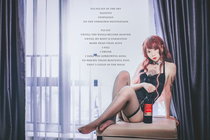 东北妹纸少女coser 疯猫Ss/疯了个猫 VOL.010 黑色吊带袜 [39P-265M]